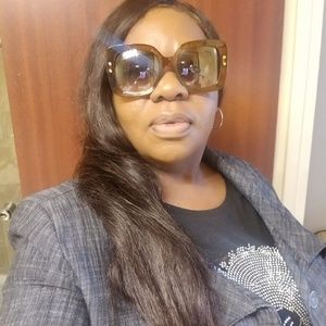 Meet your Posher, Nora